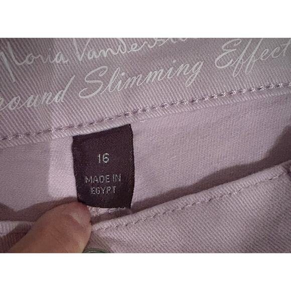 Gloria Vanderbilt Amanda Short Lavender Kiss Size 16 Short Length High Rise NWT - Picture 2 of 7